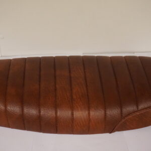 Vonzeti Caferacer zadel.